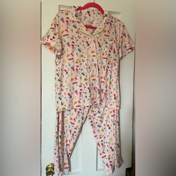 BNWT! Unbranded Sample, “the garden club” short sleeve, capri, PJs, pale pink - Picture 7 of 13